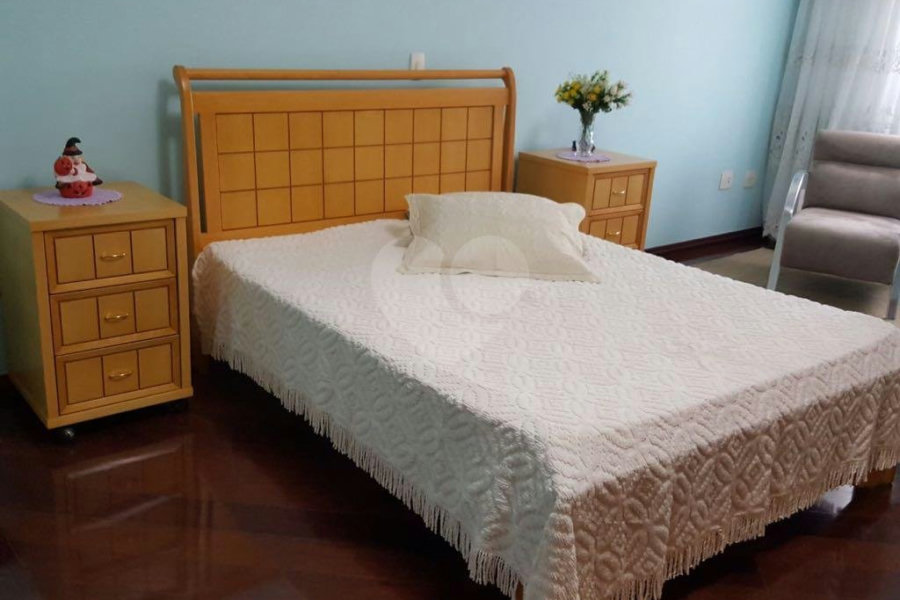 Casa à venda com 3 suítes no condomínio Village, São Paulo - SP