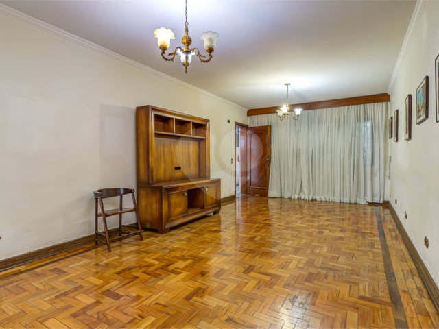 Casa à venda com 3 quartos, sendo 1 suíte,  em Vila Clementino, São Paulo, SP