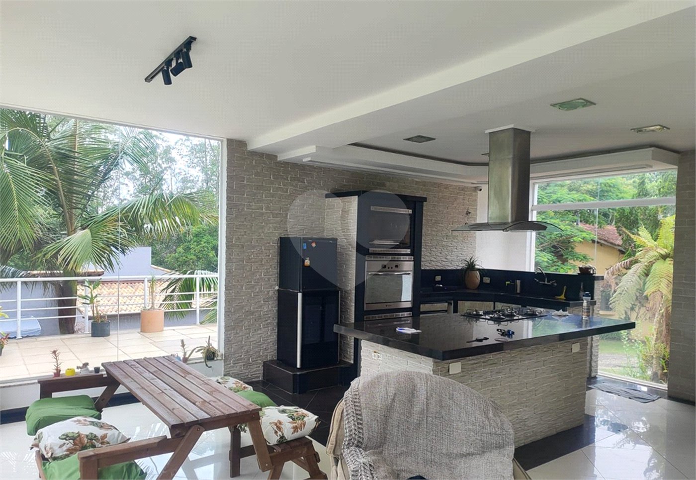 Casa à venda com 3 quartos, sendo 1 suíte, no condomínio Clube Florada Suzano, Suzano - SP