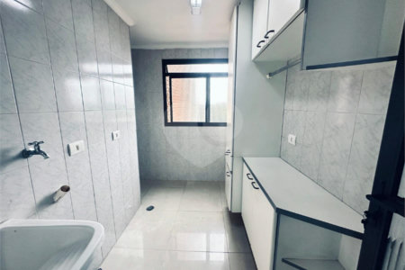 Apartamento à venda com 3 quartos, sendo 1 suíte, em Alto da Boa Vista, São Paulo, SP