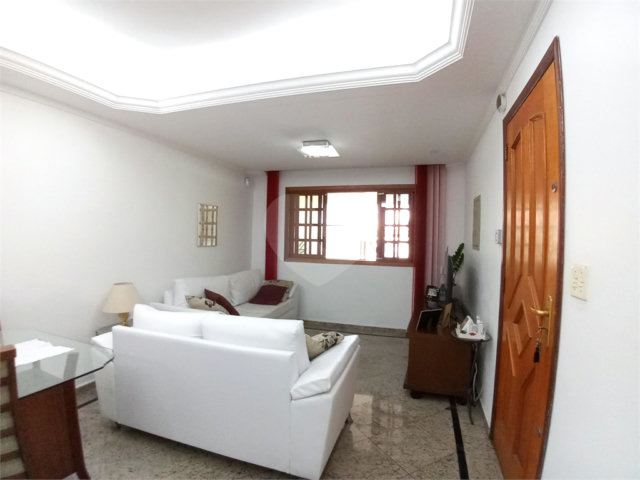 Sobrado à venda com 3 suítes em Vila Romero, São Paulo, SP