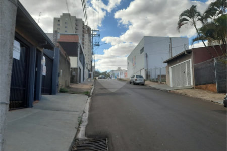 Casa à Venda na Região Central de São Carlos - Excelente Localização
