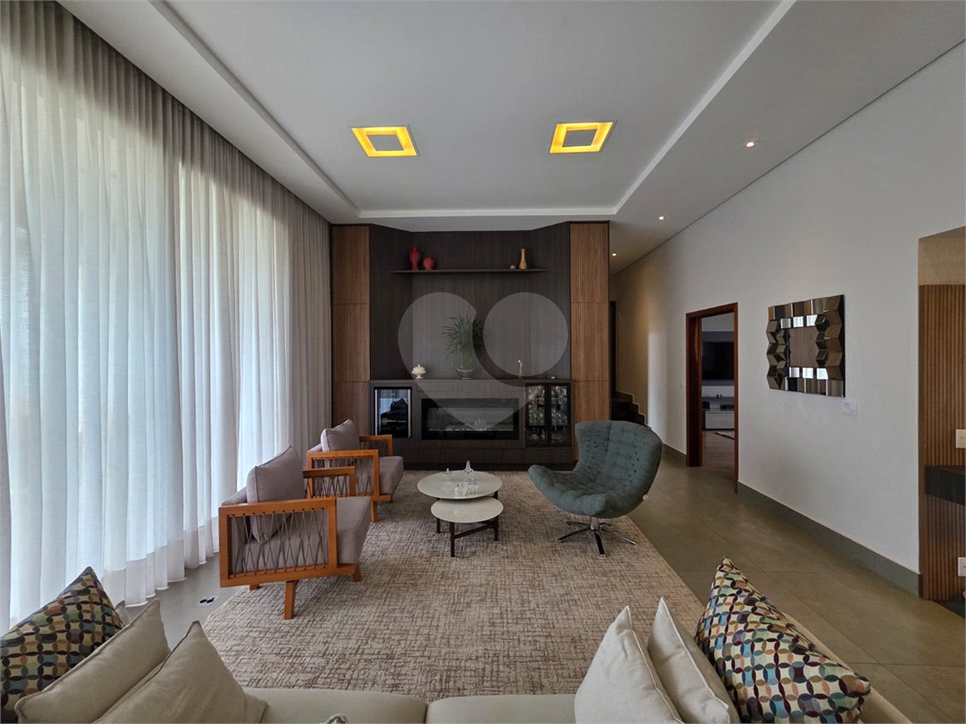 Casa à venda com 4 suítes no condomínio Residencial Jardim Primavera, Louveira - SP