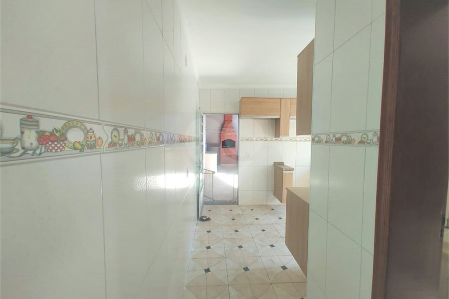 Sobrado à venda com 4 quartos, sendo 1 suíte, em Jardim Regina, São Paulo, SP