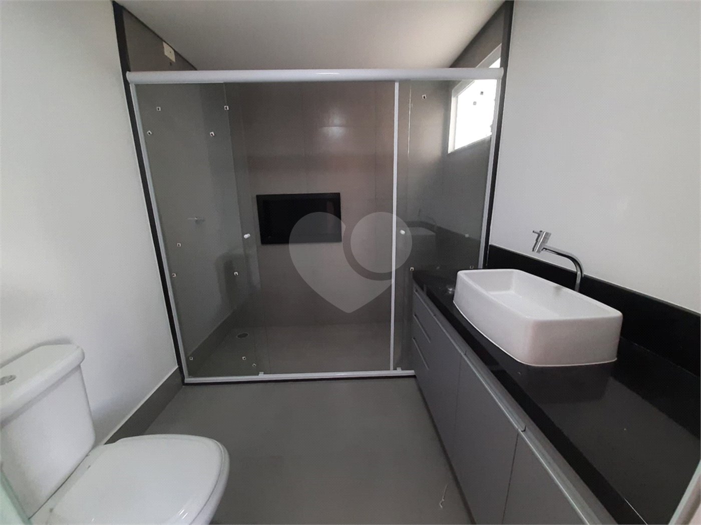 Sobrado à venda com 4 quartos, sendo 3 suítes, em Vila Paulicéia, São Paulo, SP