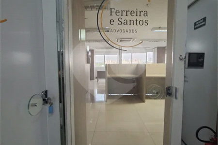 SALA COMERCIAL DE 90 M² COM 12 BAIAS, SALA DE REUNIÃO, AR-CONDICIONADO CENTRAL E 2 VAGAS!