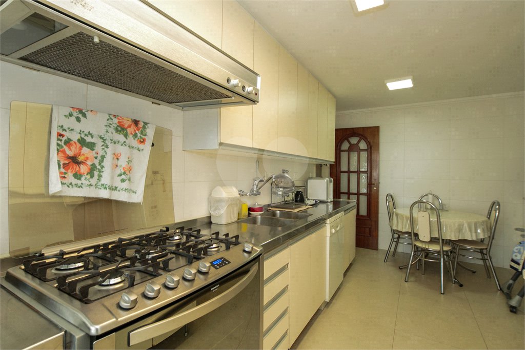 Apartamento à venda com 4 quartos, sendo 1 suíte, em Alto da Boa Vista, São Paulo, SP