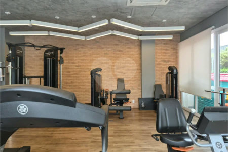 Oportunidade na Vila Leopoldina!! Apartamento com dois dormitórios, sendo uma suíte, dois banheiros, e com duas vagas.