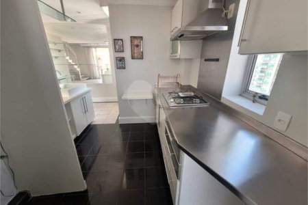 Apartamento para locação com 2 dormitórios, sendo 1 suíte com 02 vagas, totalmente climatizado nos 3 ambientes