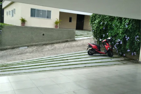 Casa de alto padrão na Granja Viana - Fazendinha Descrição do Imóvel 4 Suítes e 6 vagas de garagem