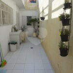 Casa térrea à venda na Vila Mazzei, em rua tranquila