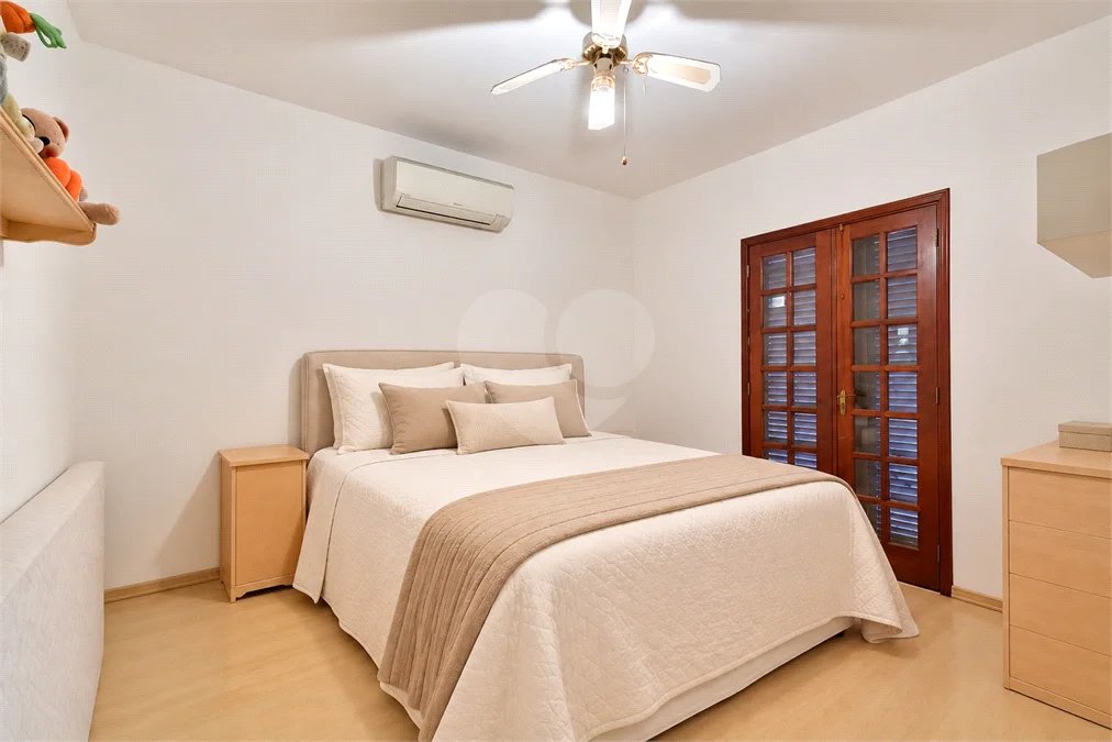 Casa à venda com 3 quartos, sendo 2 suítes,  em Interlagos, São Paulo, SP