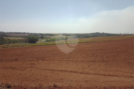 Excelente sítio de 27 alqueires, ótima localização em São Carlos.