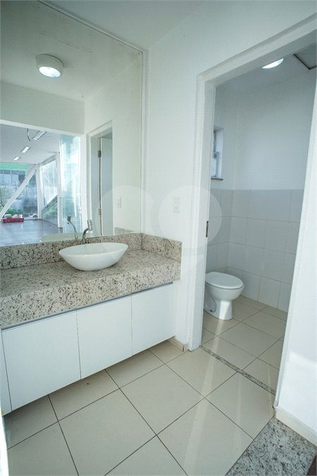 Lindo Salão Comercial para locação com 924m2 no Centro de Atibaia