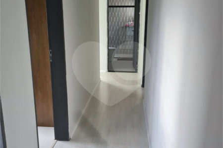Linda casa em condomínio fechado, unindo conforto, lazer e segurança para você e sua família!