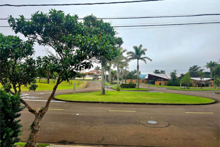 Casa á venda no condomínio Damha I