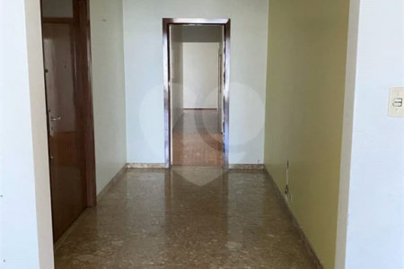 Apartamento à Venda | 327 m² | 4 dormitórios (1 suíte) | 2 vagas na Mooca!