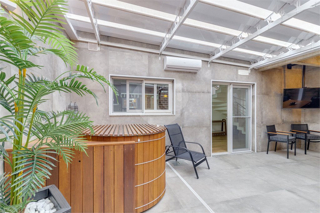 Casa à venda com 4 quartos, sendo 2 suítes, no condomínio Residencial Vila Lagos, São Paulo - SP
