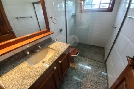 Sobrado no Condomínio Faber 1