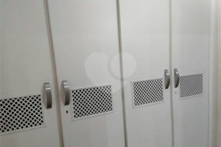 Apartamento na Vila Nova Conceição de 100m2 com 2 dorms, 1 suíte , 3 banheiros, 2 vagas. Estuda permuta.