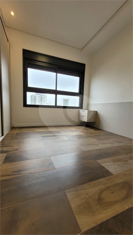 Apartamento de 2 quartos mobiliado à venda no Paraíso