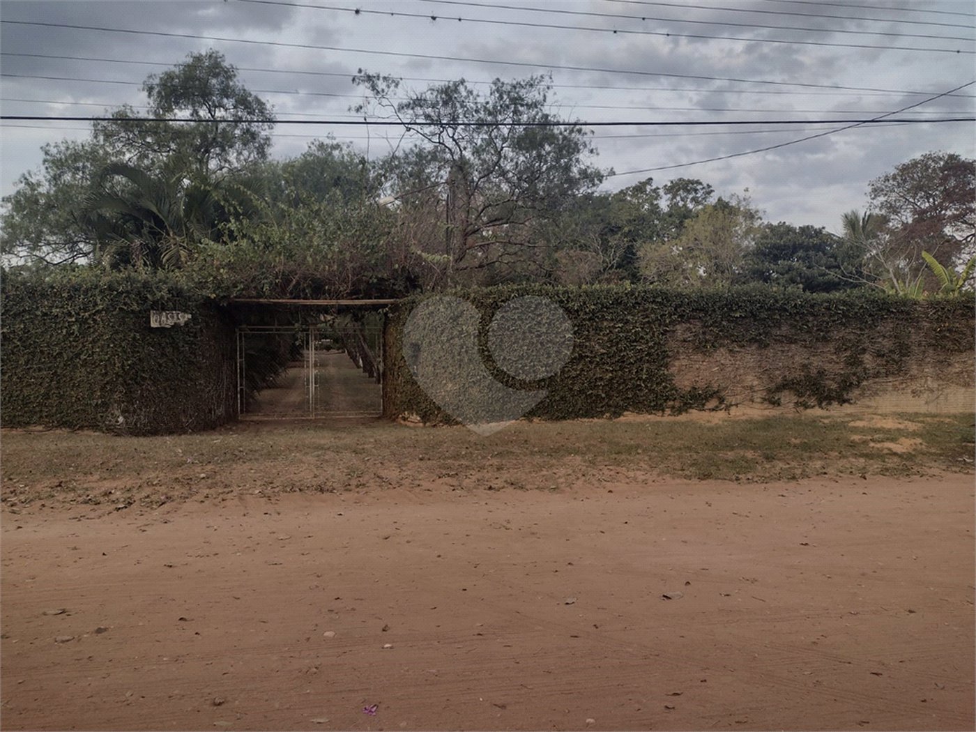 Chácara localizada no Condomínio Leila a venda.