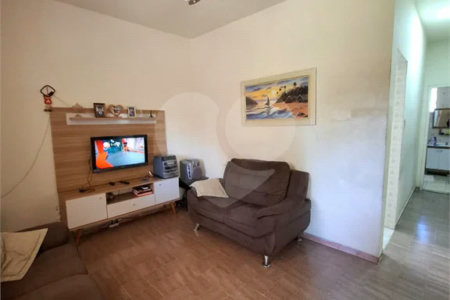 Ó TIMO CASA COM 3 QUARTOS E TERRAÇO EM CONTOMINIO FECHADO