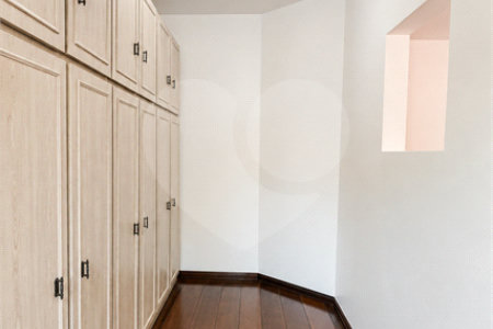 Sobrado à venda com 4 quartos, sendo 2 suítes, em Vila Pires, Santo André, SP