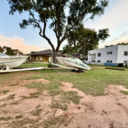 Casa à venda com 5 quartos, sendo 3 suítes, em Terras de Santa Cristina Xiii Setor Iate, Paranapanema, SP