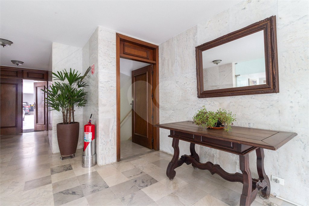 Apartamento à venda com 3 quartos, sendo 1 suíte, em Jardim América, São Paulo, SP