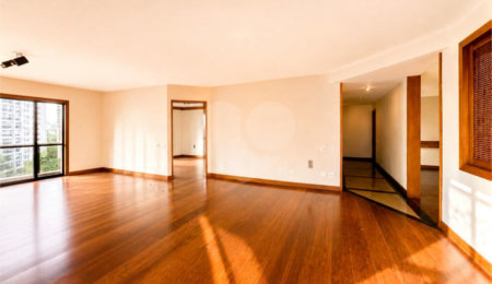 Apartamento à venda com 3 suítes em Moema, São Paulo, SP