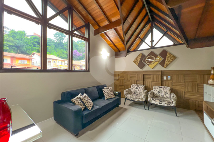 Casa à venda com 4 quartos, sendo 2 suítes,  no condomínio Floradas da Serra, São Paulo - SP