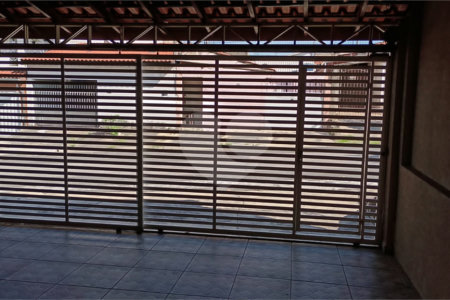 Sobrado à venda com 4 quartos, sendo 1 suíte,  em Parque das Paineiras, Sorocaba, SP