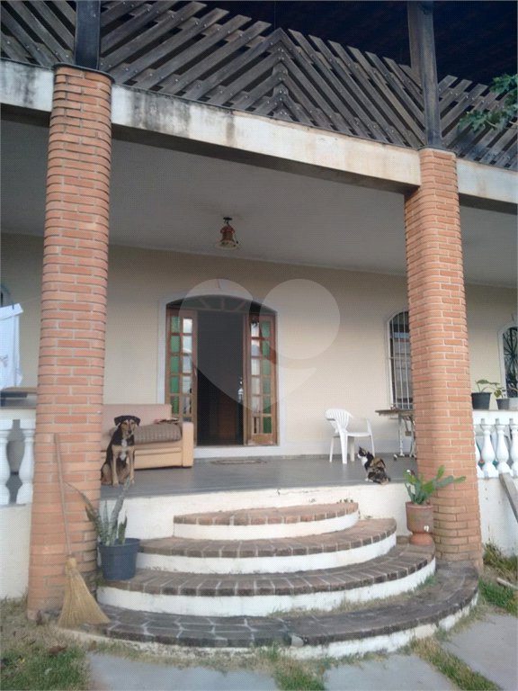 Casa à venda com 5 quartos, sendo 2 suítes, no condomínio Terras de Santa Rosa, Salto - SP