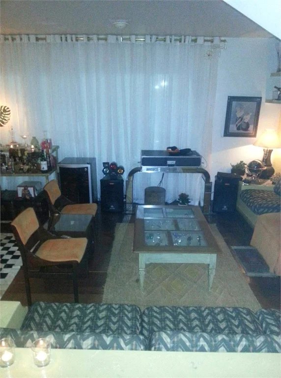 Sobrado à venda com 4 quartos, sendo 2 suítes, em Jardim Leonor, São Paulo, SP