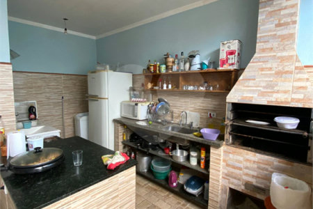Casa Térrea com 2 dormitórios, sendo 1 suíte.