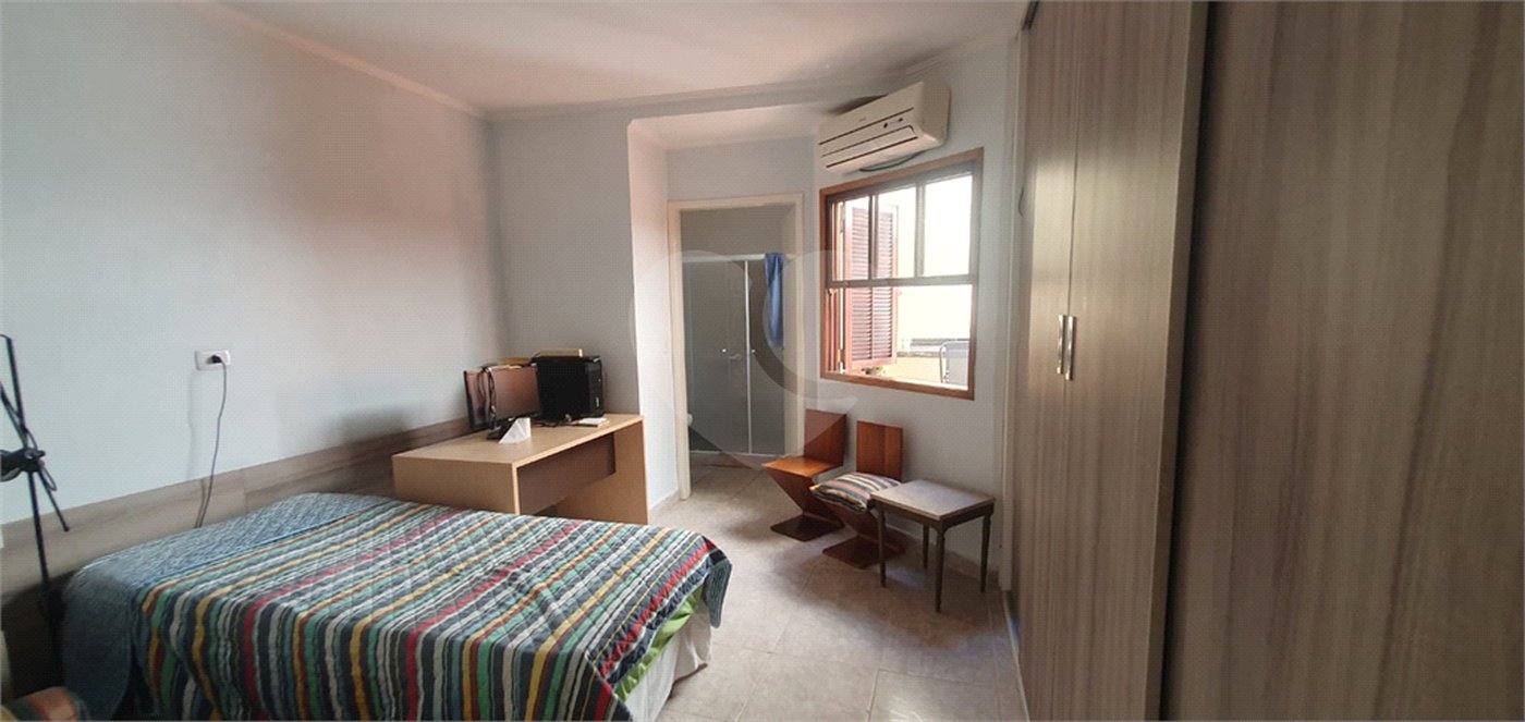 Sobrado à venda com 4 quartos, sendo 2 suítes, em Granja Julieta, São Paulo, SP