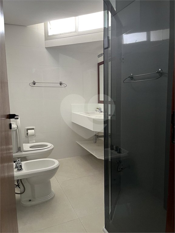 Apartamento à venda ou para alugar com 3 quartos, sendo 1 suíte, em Enseada, Guarujá, SP