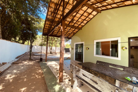Casa em condomínio para alugar com 2 quartos, sendo 1 suíte, em Caravelas, Armação dos Búzios, RJ
