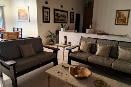 Casa à venda com 3 quartos, sendo 1 suíte, no condomínio Estância Marambaia, Vinhedo - SP