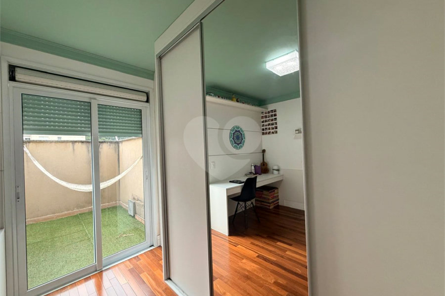 Casa à venda com 4 quartos, sendo 2 suítes, no condomínio Florada da Serra, São Paulo - SP