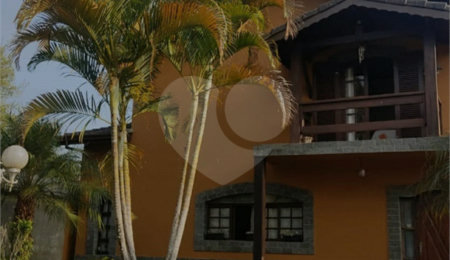 Sobrado à venda com 3 quartos, sendo 1 suíte,  em Esplanada do Carmo, Jarinu, SP