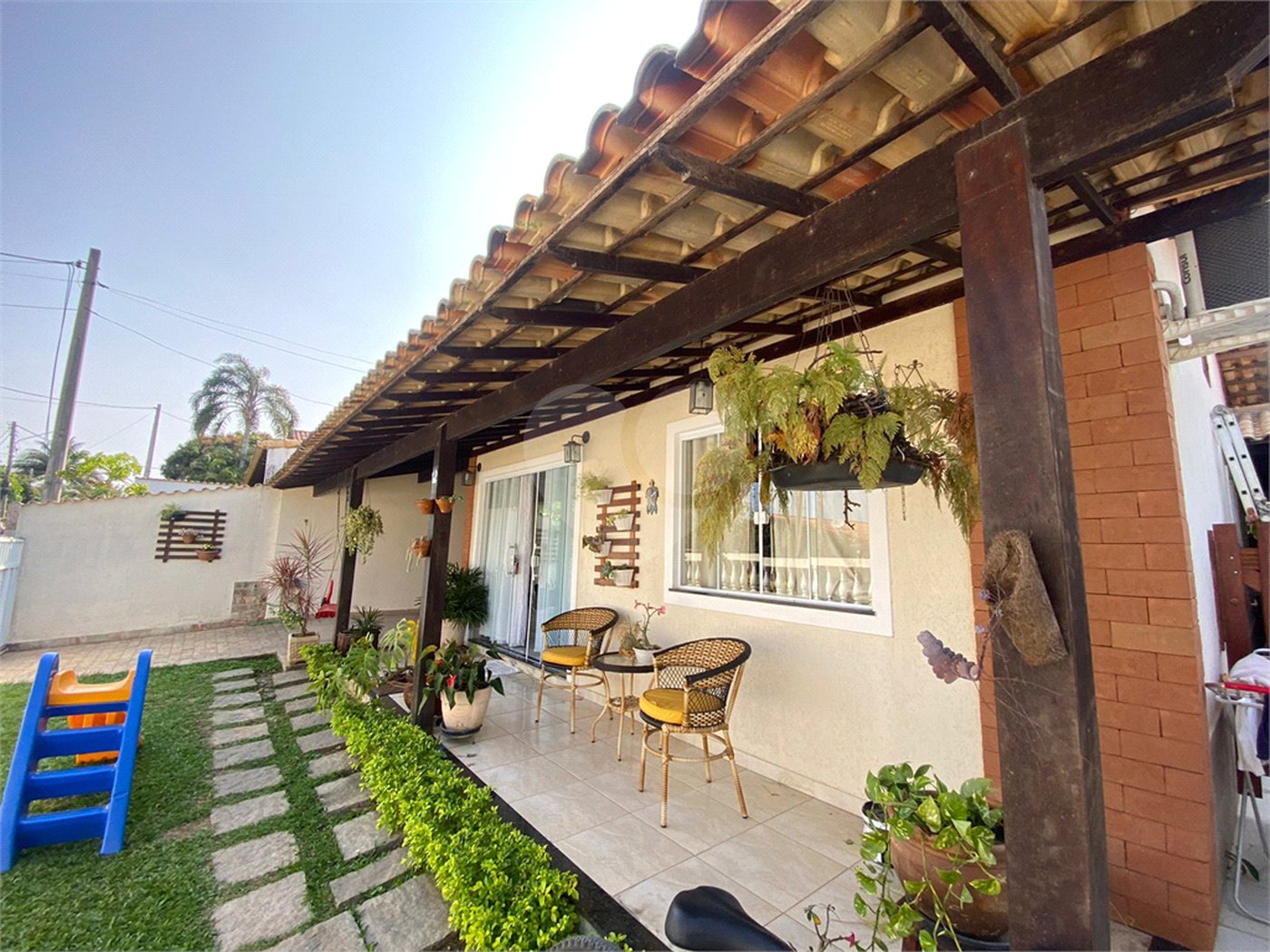 Casa em condomínio à venda com 4 quartos, sendo 1 suíte, em Baleia, São Pedro da Aldeia, RJ