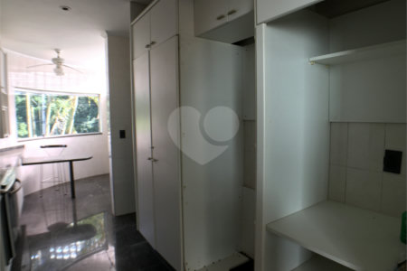 Casa à venda com 4 suítes no condomínio Estância Marambaia, Vinhedo - SP