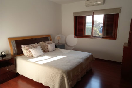 Casa à venda com 4 quartos, sendo 1 suíte, no condomínio Vale do Itamaracá, Valinhos - SP