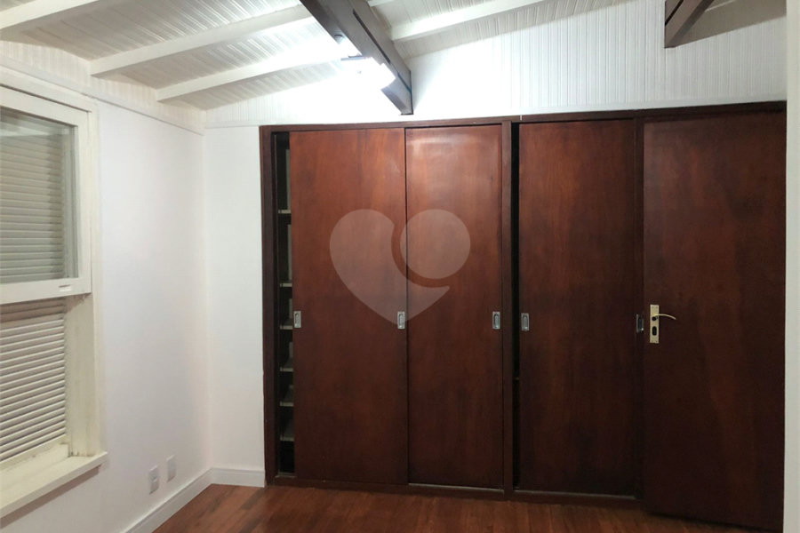 Sobrado à venda com 5 quartos, sendo 1 suíte,  em Tremembé, São Paulo, SP