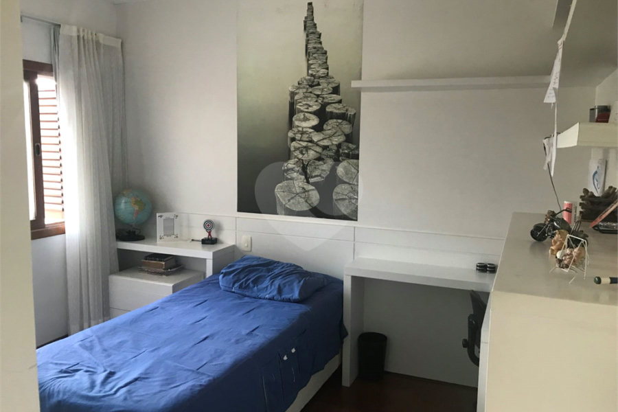 Casa à venda com 4 quartos, sendo 3 suítes, no condomínio Alpes da Cantareira, Mairiporã - SP