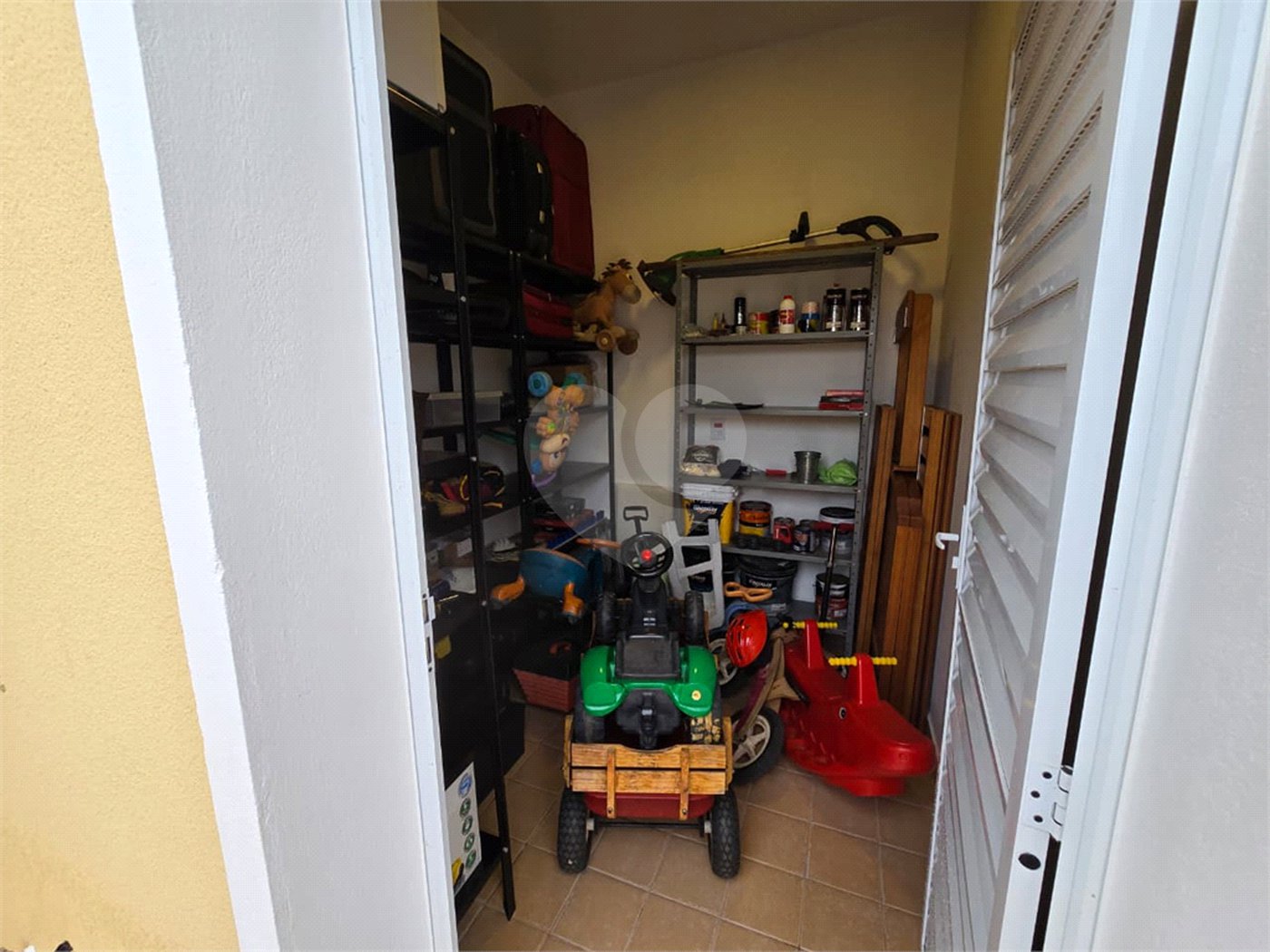 Casa à venda com 3 quartos, sendo 1 suíte,  no condomínio Golden Ville, Itapetininga - SP