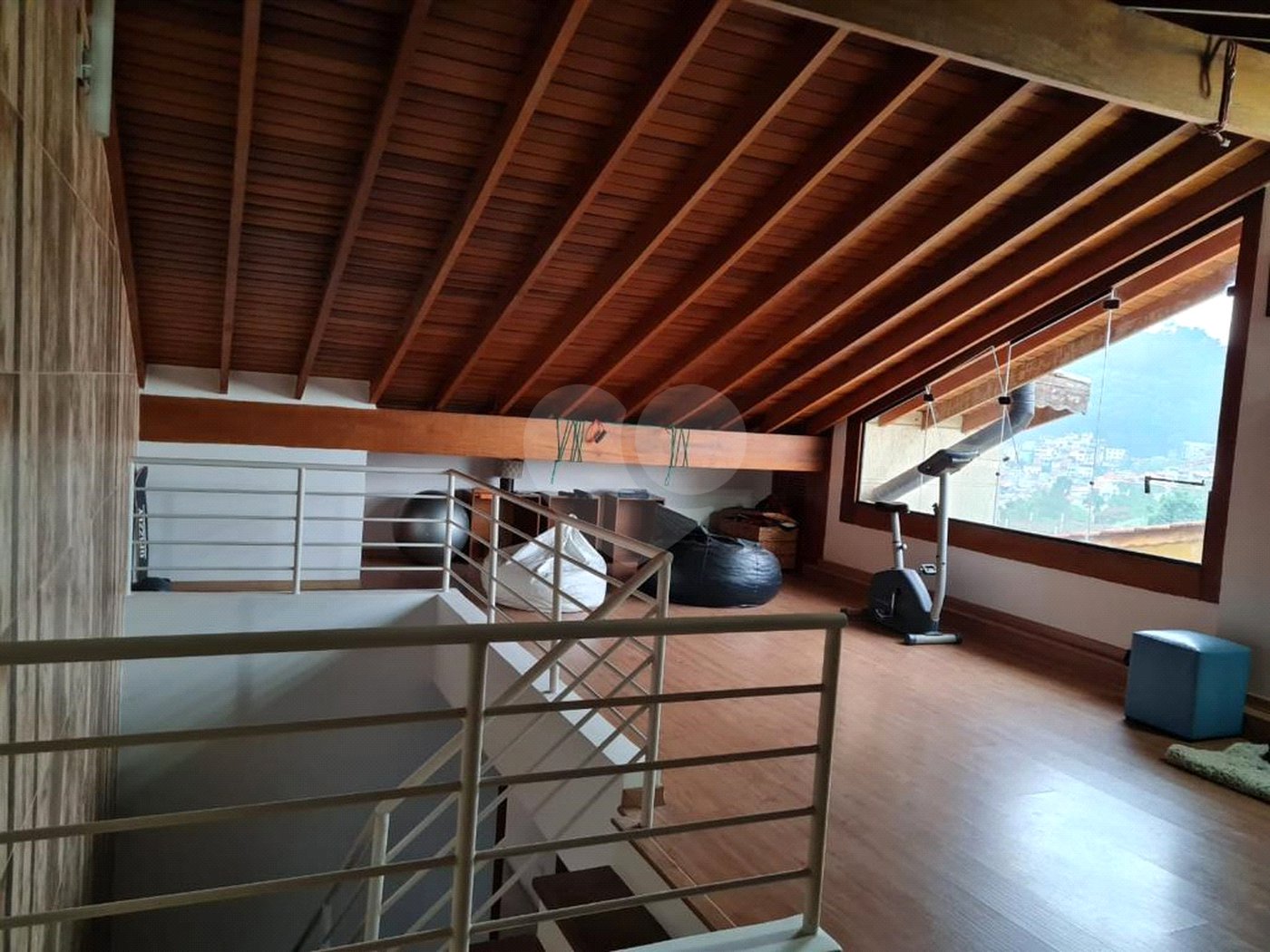 Sobrado à venda com 3 suítes em Horto, São Paulo, SP
