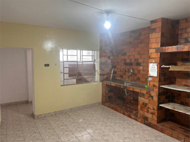 Sobrado à venda com 2 quartos em Vila Zat, São Paulo, SP